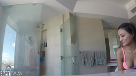 Chloe Amour and Pocket have a wet threesome