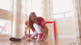 Sports loving teen Carolina Sweets facefucked